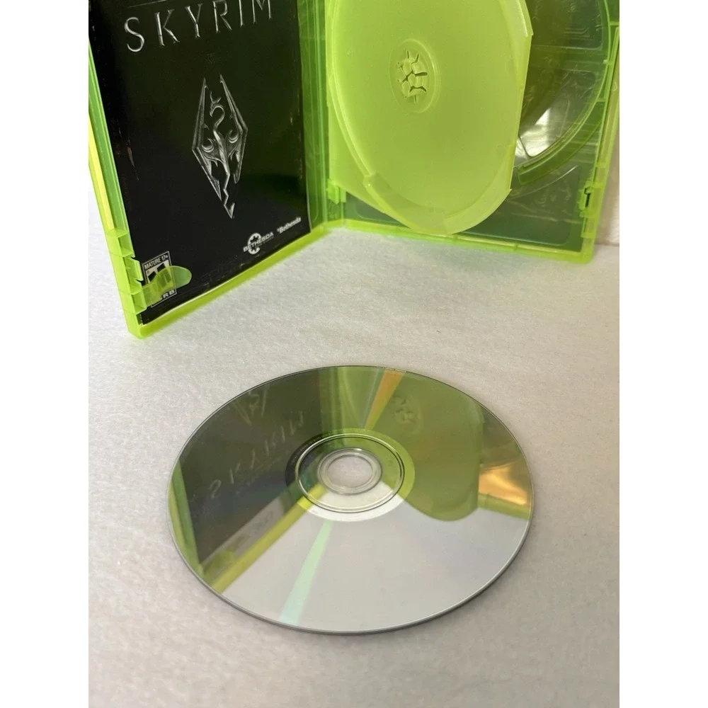 Skyrim‎ Legendary Edition Xbox 360 Disc 1 Only w Case & Manual